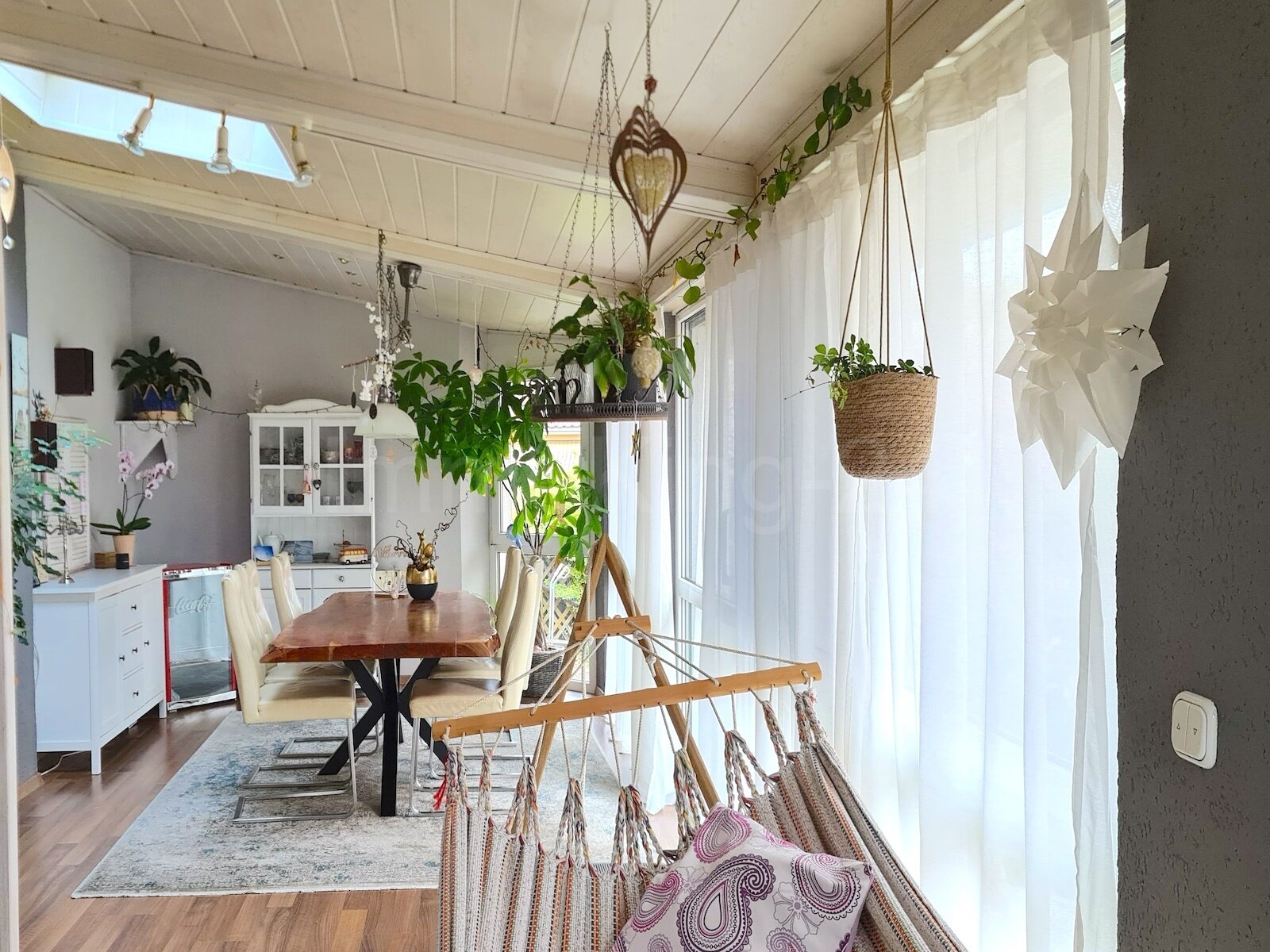 EIN - ZWEIFAMILIENHAUS MIT VIEL PLATZ UND VIELEN DETAILS!