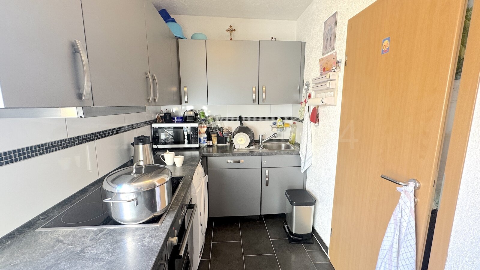 ++ SOLIDE RENDITE IN GUTER LAGE! ++  MEHRFAMILIENHAUS MIT VIELEN MÖGLICHKEITEN! ++