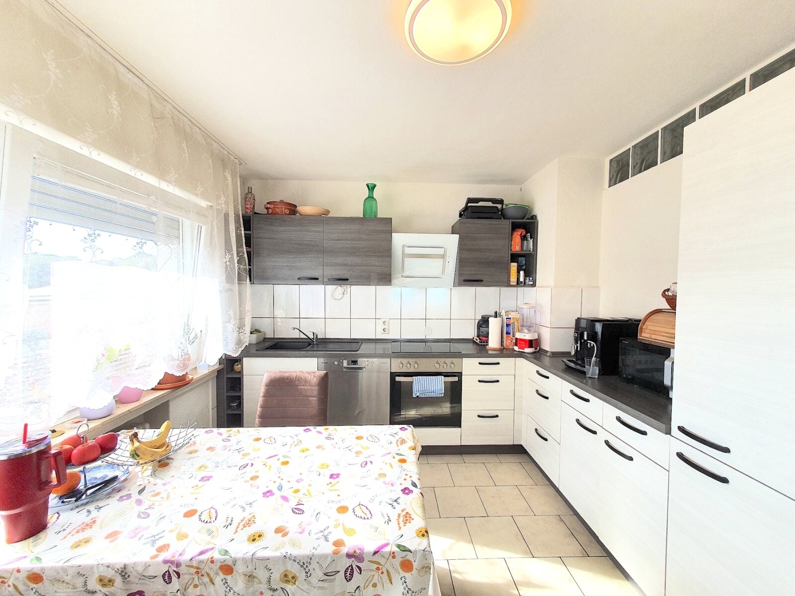 ++ IDEAL ALS KAPITALANLAGE!! MODERNISIERTES DREIFAMILIENHAUS IN ZENTRALER LAGE!! ++