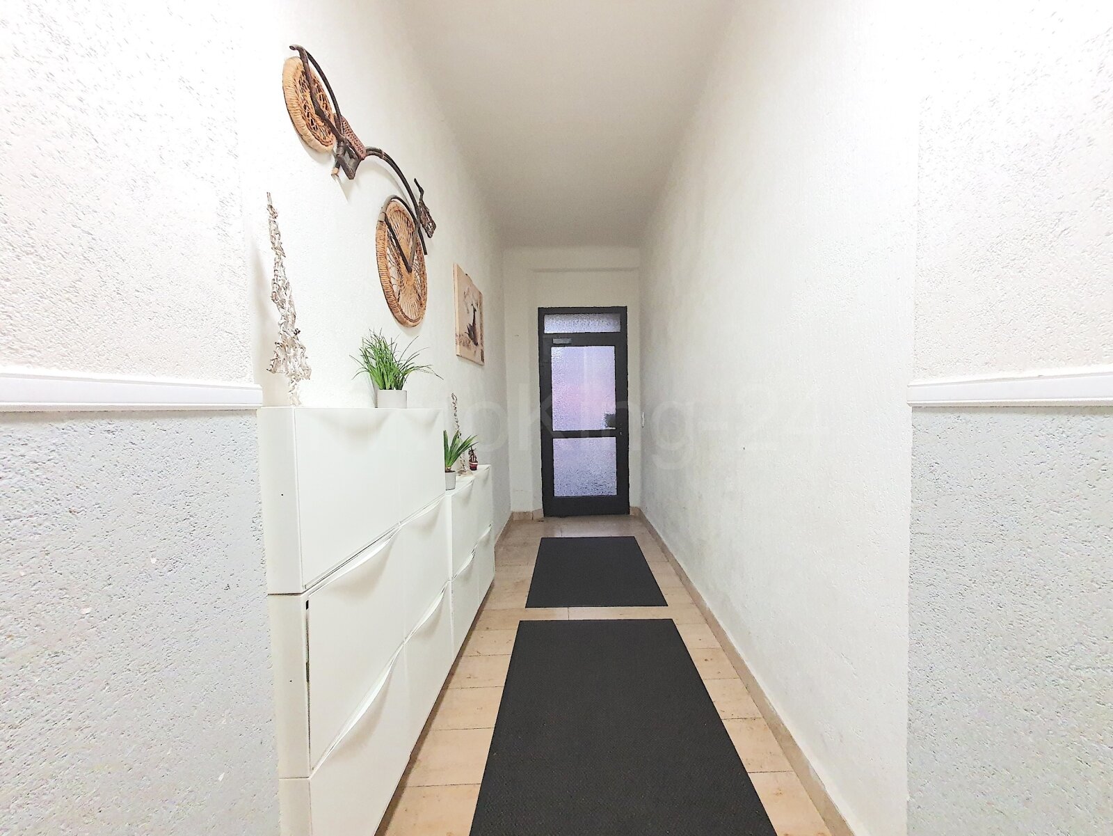 ++ MASSIVES MEHRGENERATIONENHAUS + SONNENTERRASSEN + GARTEN IN ZENTRALER LAGE!! ++