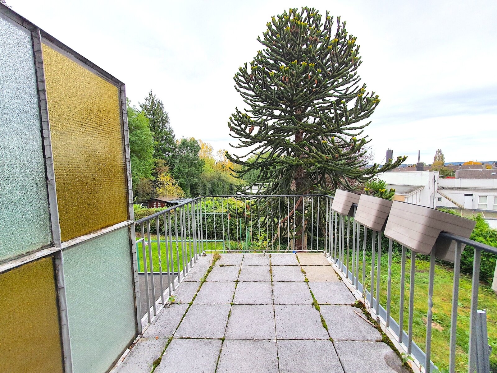 ++ MASSIVES MEHRGENERATIONENHAUS + SONNENTERRASSEN + GARTEN IN ZENTRALER LAGE!! ++