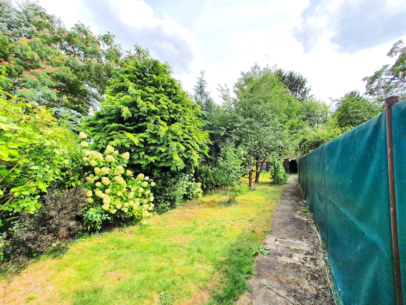 ++ MASSIVES EINFAMILIENHAUS + GARTEN IN GUTER LAGE!! ++