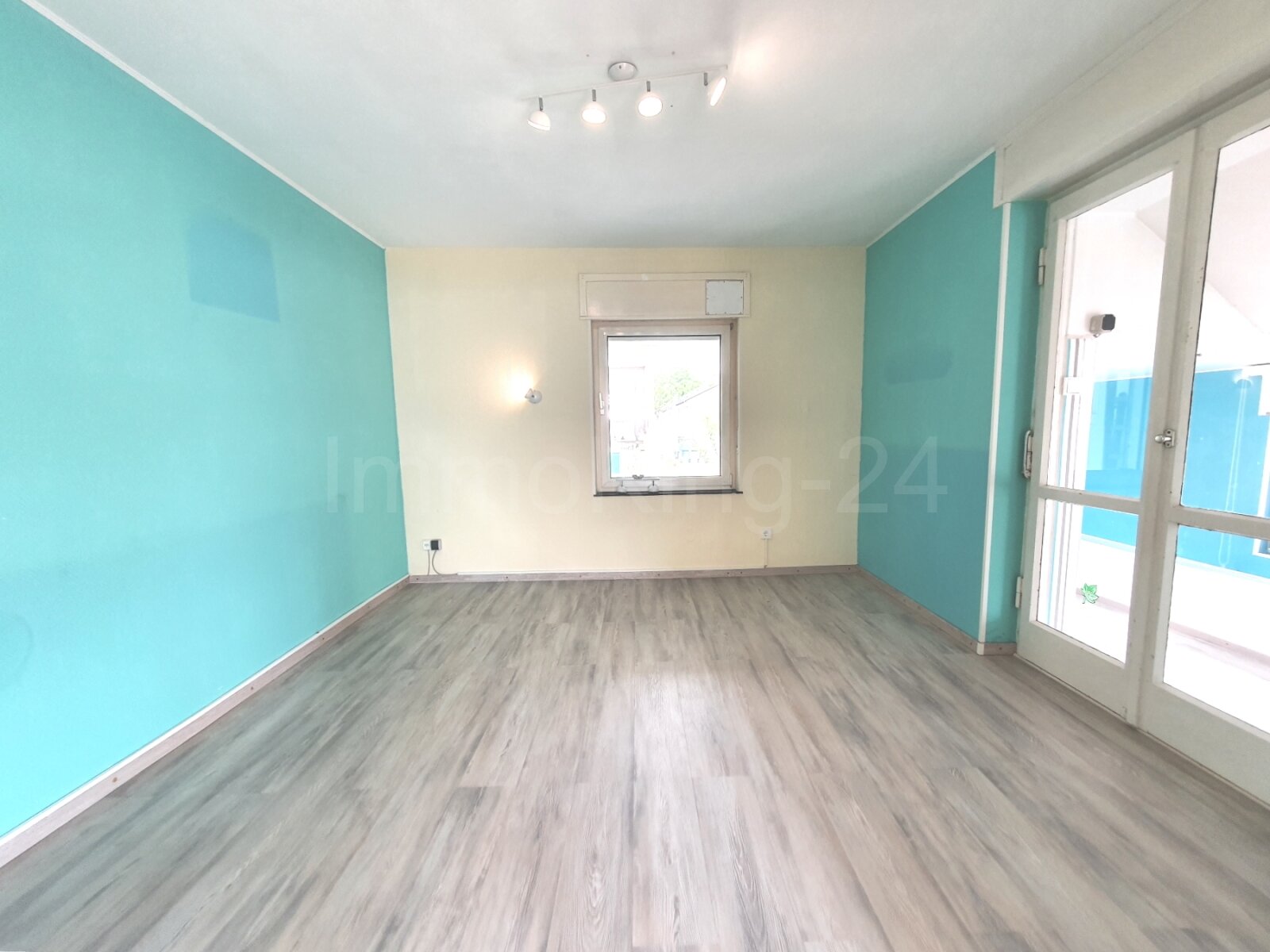 ++ MASSIVES EINFAMILIENHAUS + DOPPELGARAGE + GARTEN IN RUHIGER LAGE!! ++