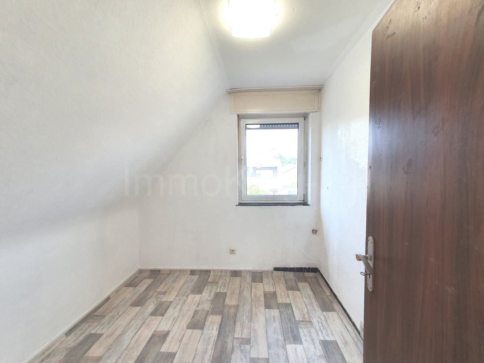 ++ MASSIVES EINFAMILIENHAUS + DOPPELGARAGE + GARTEN IN RUHIGER LAGE!! ++