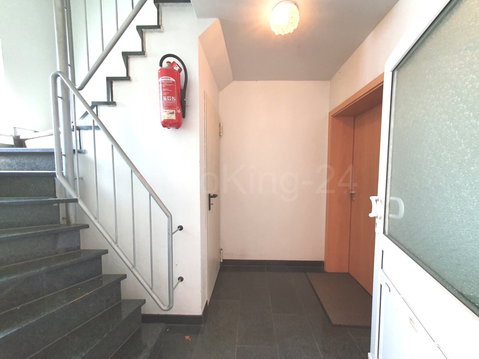 ++ ENERGIEEFFIZIENTES DREIFAMILIENHAUS + TOP AUSSTATTUNG + 3 CARPORTS IN GUTER LAGE!! ++