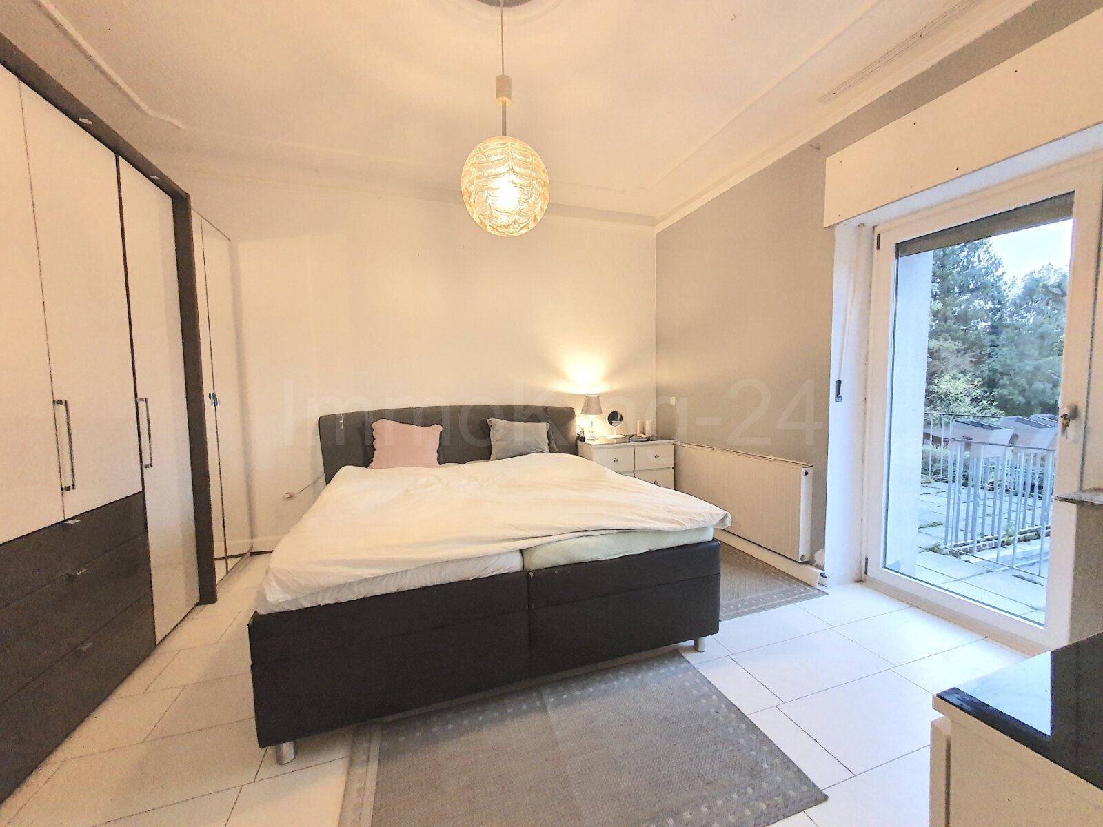 ++ MODERNISIERTES MEHRGENERATIONENHAUS + SONNENTERRASSEN + GARTEN IN ZENTRALER LAGE!! ++