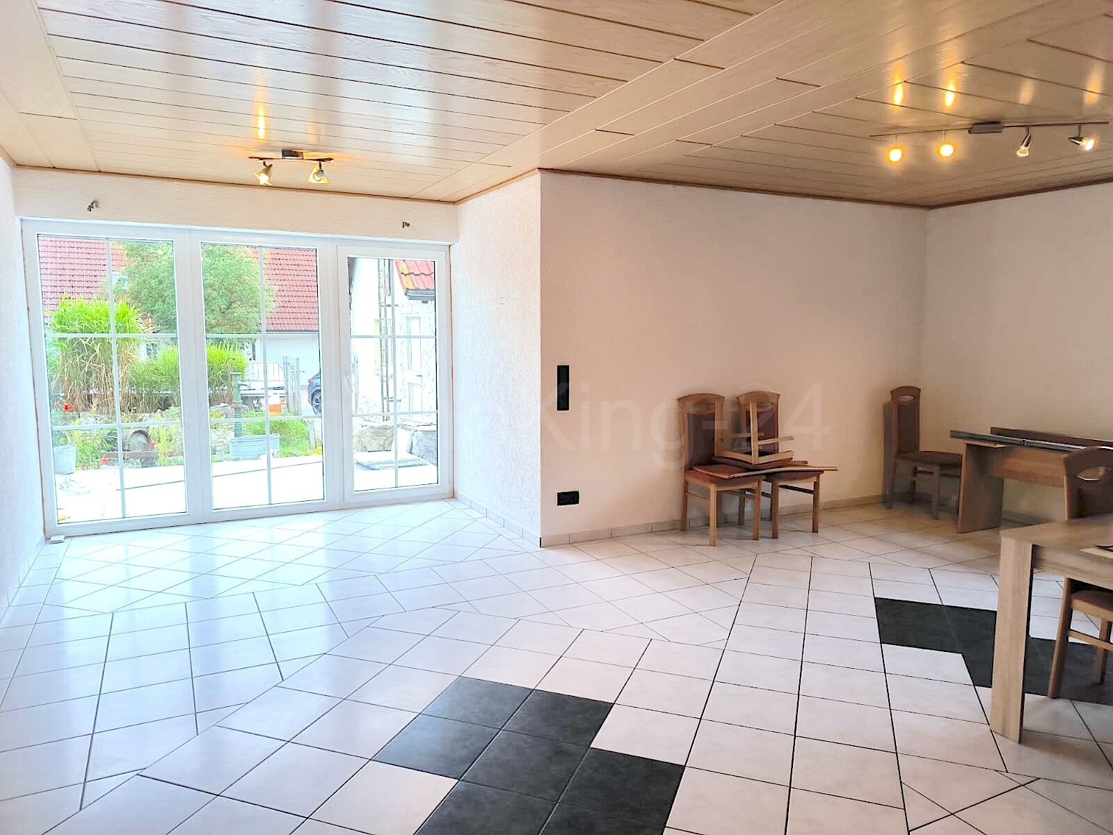 ++ 3 ZIMMER ERDGESCHOSSWOHNUNG  ++ GUTE LAGE ++ 2 STELLPLÄTZE INKLUSIVE! ++