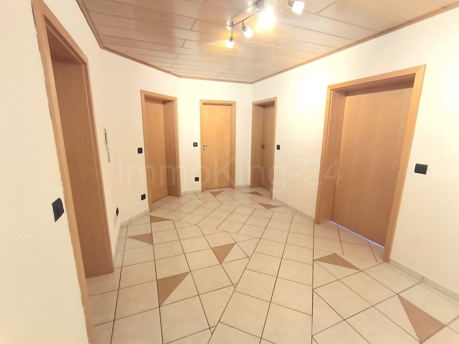 ++ 3 ZIMMER ERDGESCHOSSWOHNUNG  ++ GUTE LAGE ++ 2 STELLPLÄTZE INKLUSIVE! ++