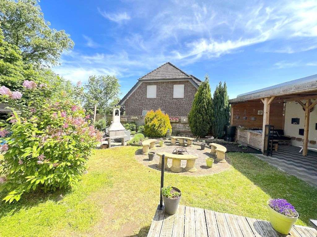 MASSIVES HAUS IN ZENTRALER LAGE! ++ TOP AUSSTATTUNG! ++ NEUE PHOTOVOLTAIK ANLAGE ++