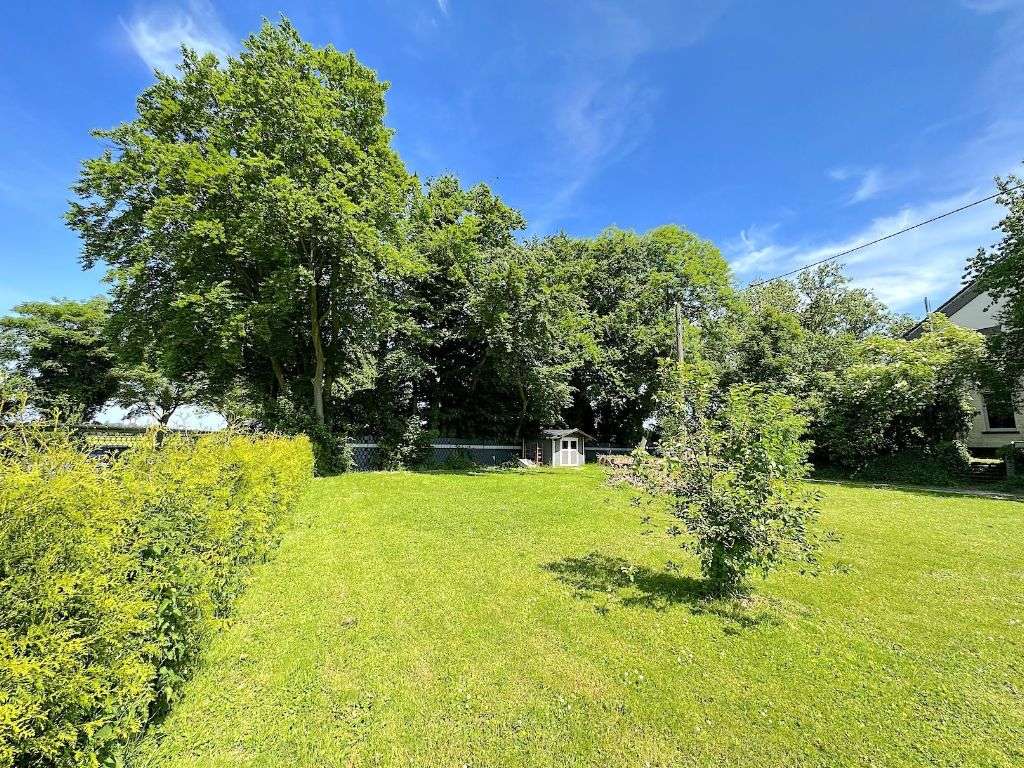 MASSIVES HAUS IN ZENTRALER LAGE! ++ TOP AUSSTATTUNG! ++ NEUE PHOTOVOLTAIK ANLAGE ++