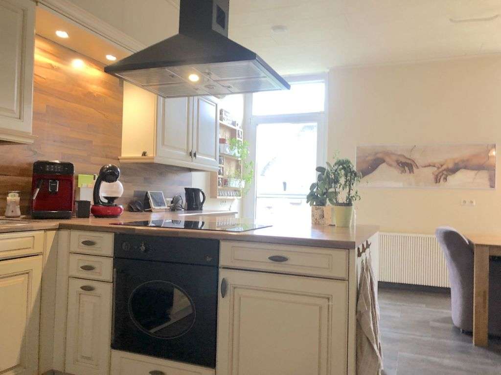 MASSIVES HAUS IN ZENTRALER LAGE! ++ TOP AUSSTATTUNG! ++ NEUE PHOTOVOLTAIK ANLAGE ++