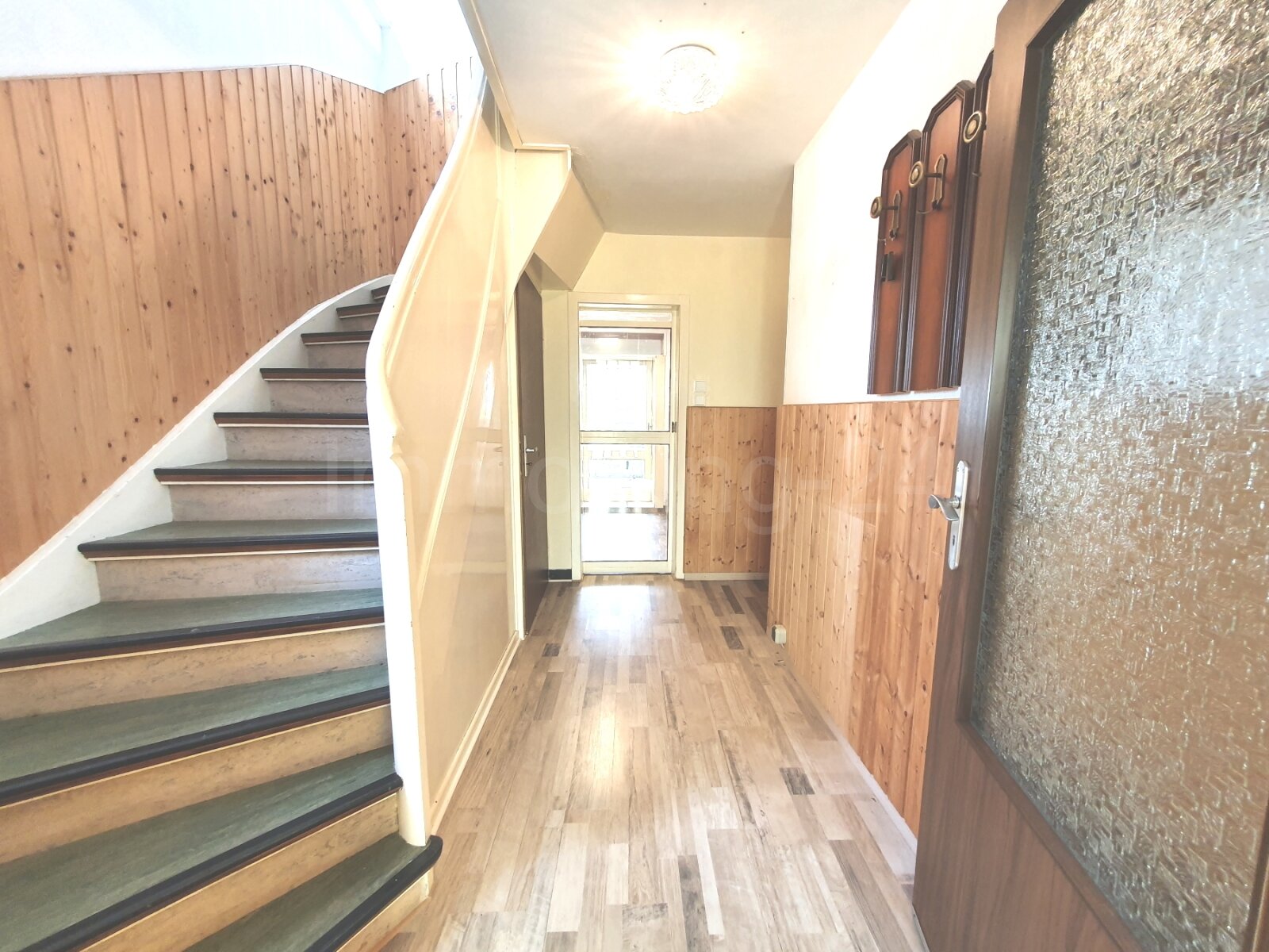 ++ FREISTEHENDES EINFAMILIENHAUS + DOPPELGARAGE + GARTEN IN RUHIGER LAGE!! ++