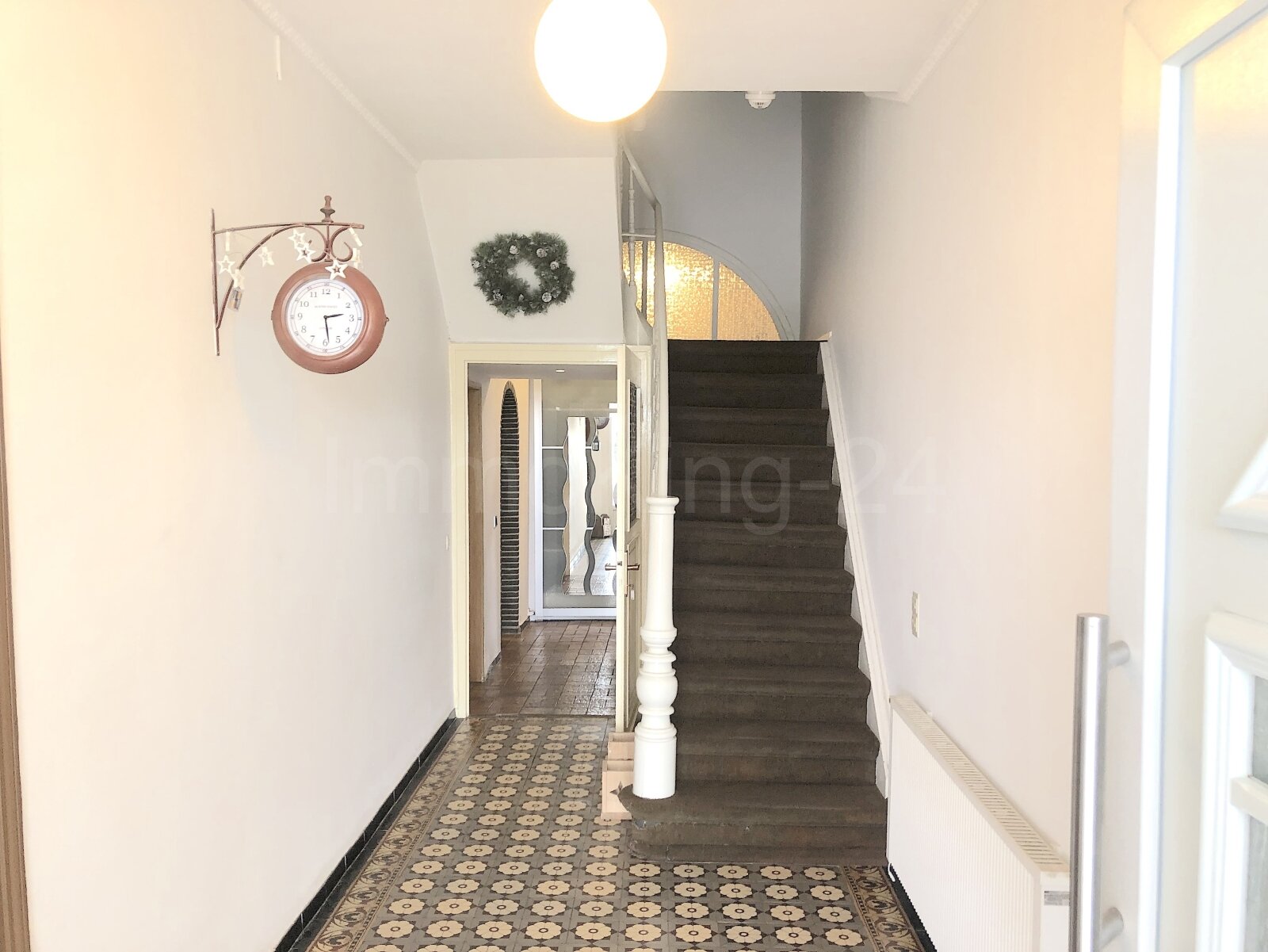 MASSIVES HAUS IN VERKEHRSGÜNSTIGER LAGE! ++ SMARTE AUSSTATTUNG ++ NEUE PHOTOVOLTAIK ANLAGE ++