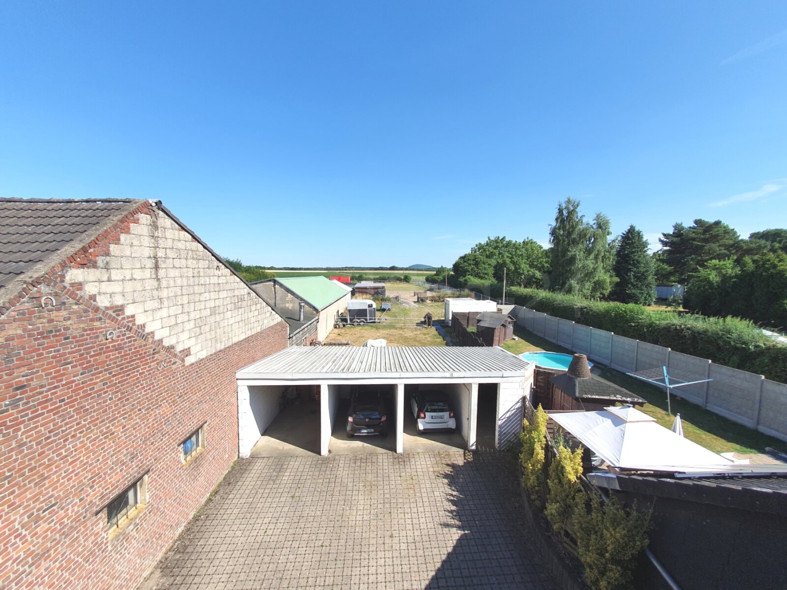 ++ MASSIVES DREIFAMILIENHAUS + TOP AUSSTATTUNG + 3 CARPORTS IN GUTER LAGE!! ++