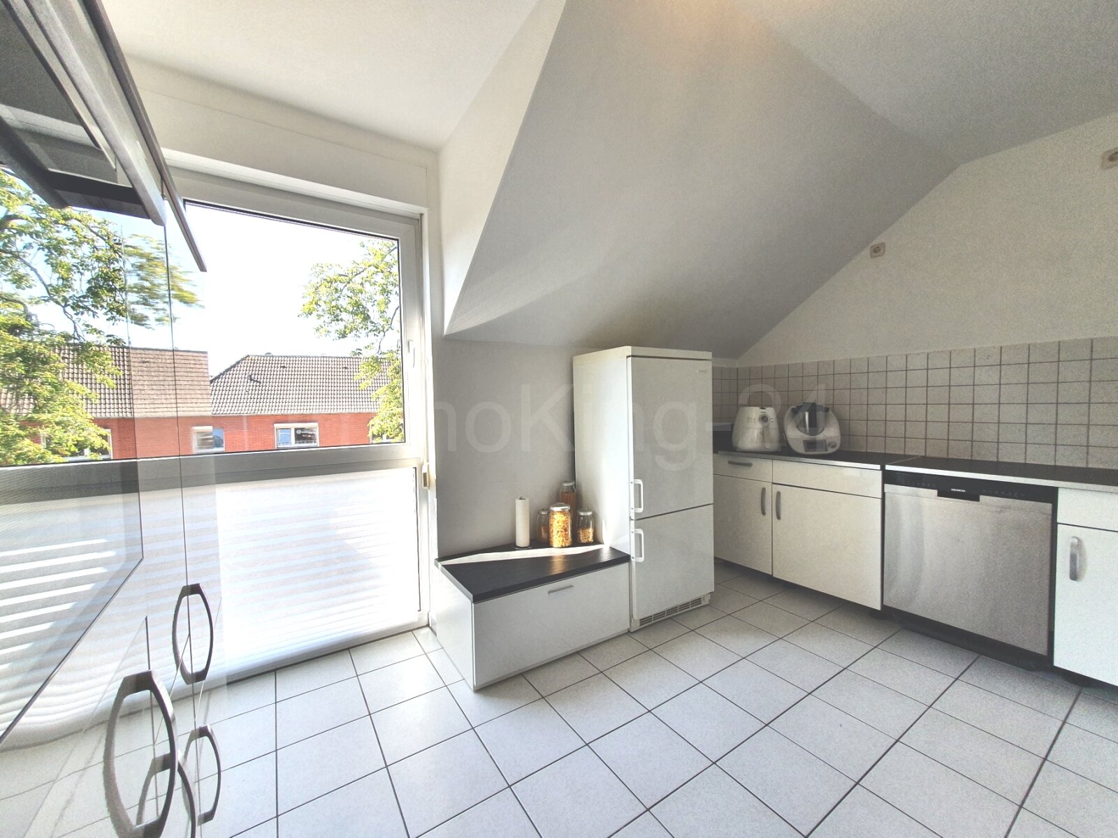 ++ MASSIVES DREIFAMILIENHAUS + TOP AUSSTATTUNG + 3 CARPORTS IN GUTER LAGE!! ++