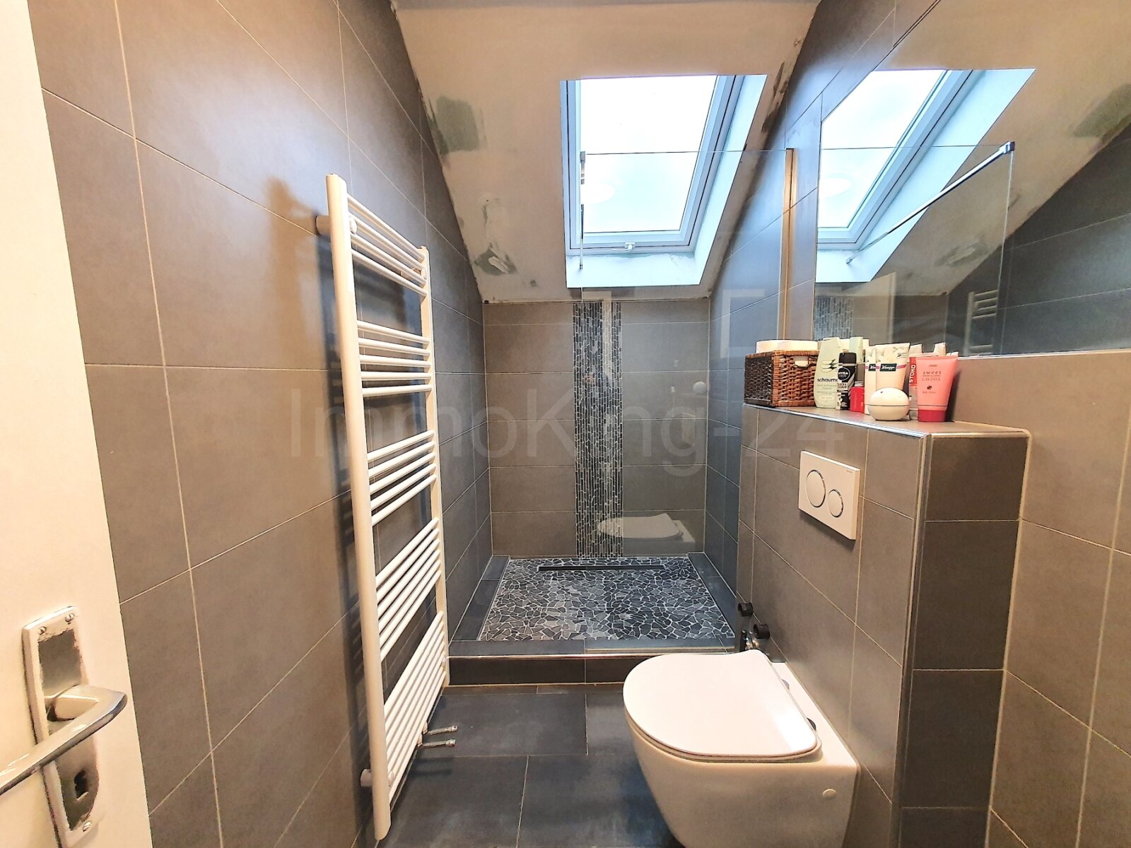 ++ MASSIVES MEHRGENERATIONENHAUS + SONNENTERRASSEN + GARTEN IN ZENTRALER LAGE!! ++