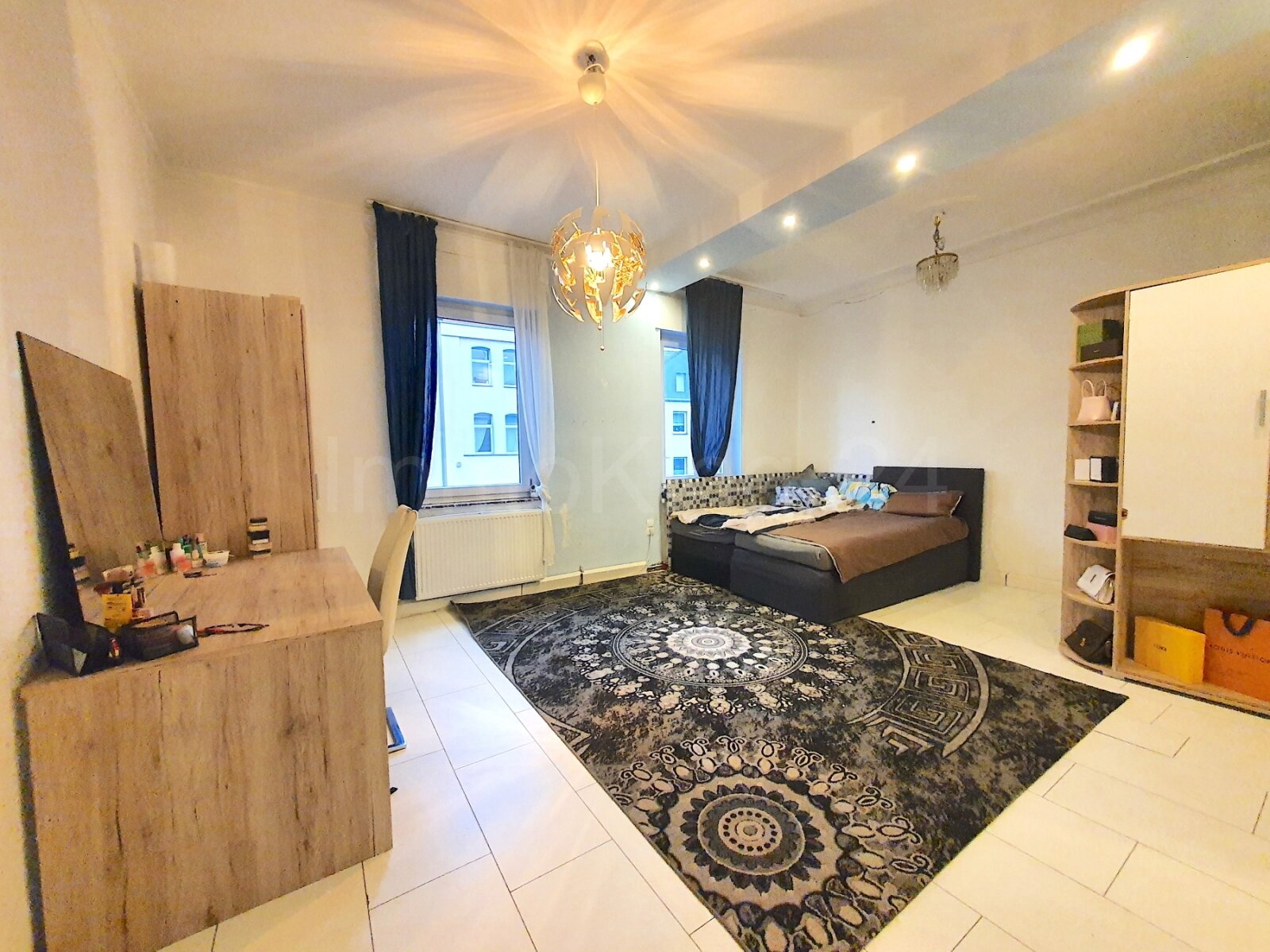 ++ MASSIVES MEHRGENERATIONENHAUS + SONNENTERRASSEN + GARTEN IN ZENTRALER LAGE!! ++