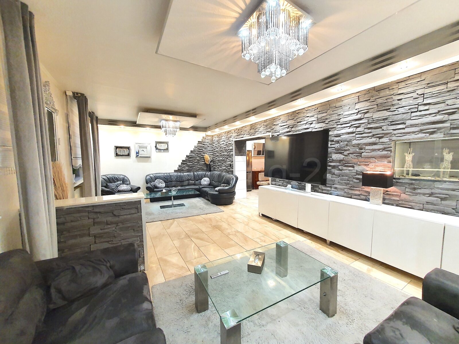 ++ MASSIVES MEHRGENERATIONENHAUS + SONNENTERRASSEN + GARTEN IN ZENTRALER LAGE!! ++