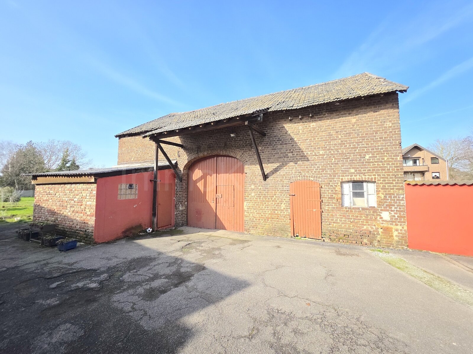 WÜRSELEN: ++ MODERNISIERTE HOFANLAGE + IDEAL FÜR TIERLIEBHABER + STALLUNGEN + WEIDEFLÄCHE!!! ++