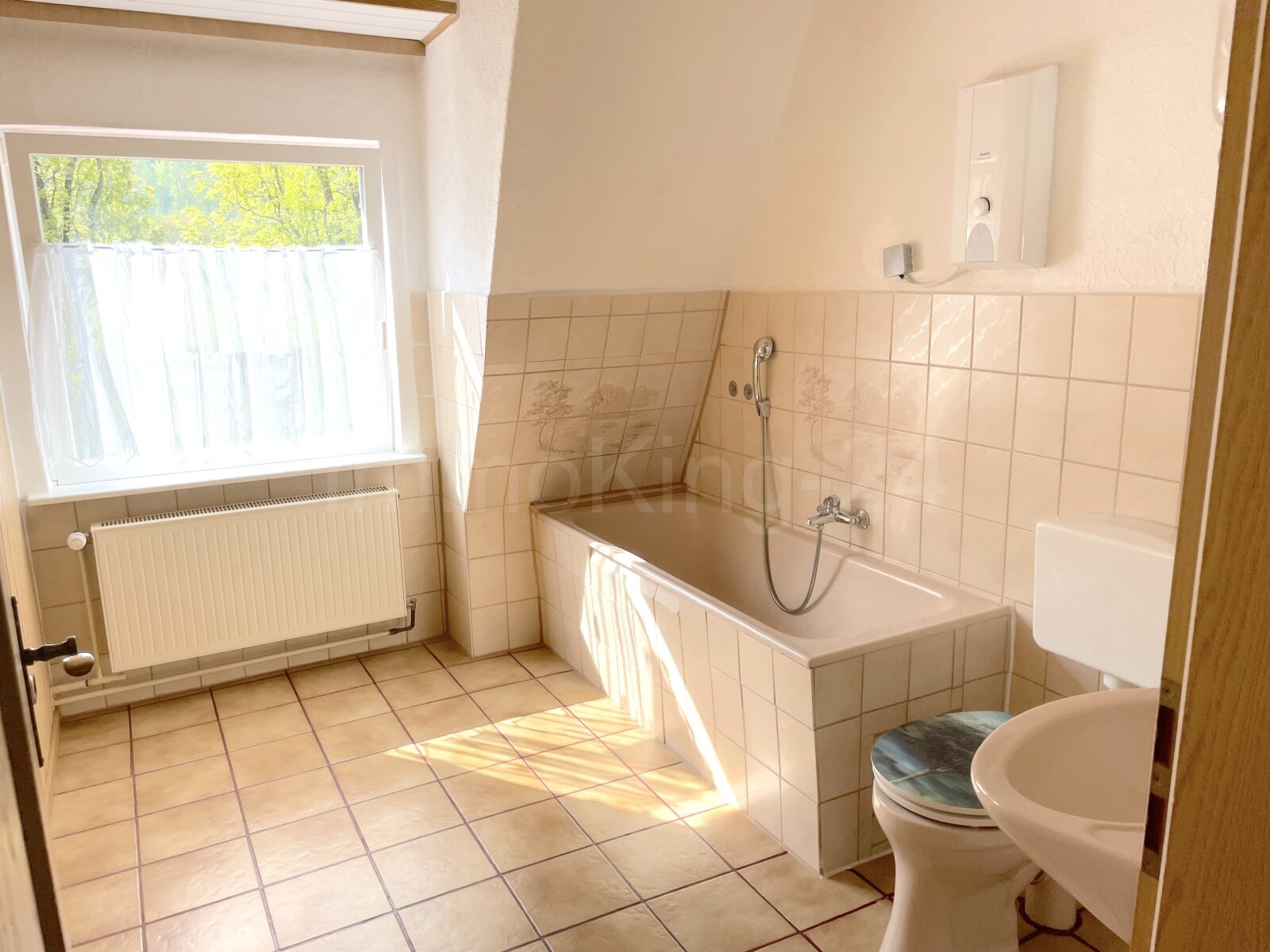 ++ EIN- ZWEIFAMILIENHAUS MIT GROSSEM POTENTIAL!! ++