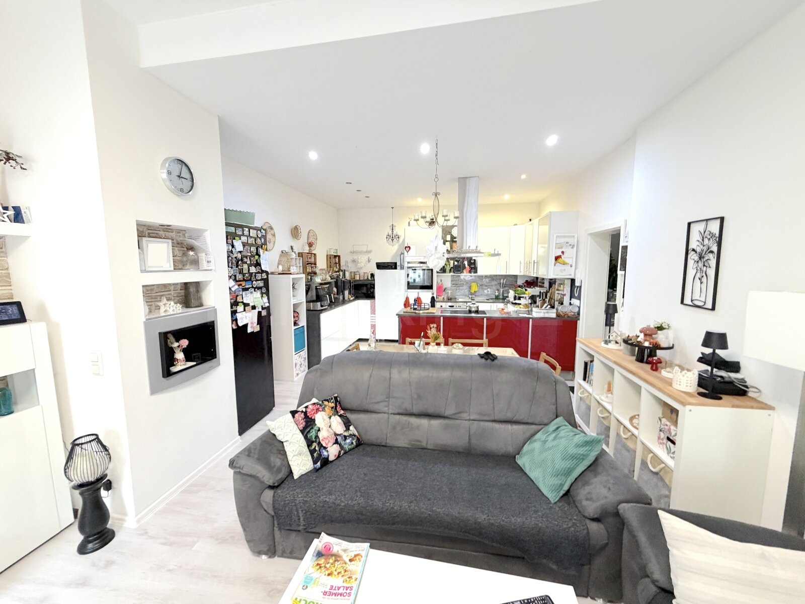 ++ SANIERTES MEHRFAMILIENHAUS MIT GEWERBE IN ZENTRALER LAGE! ++