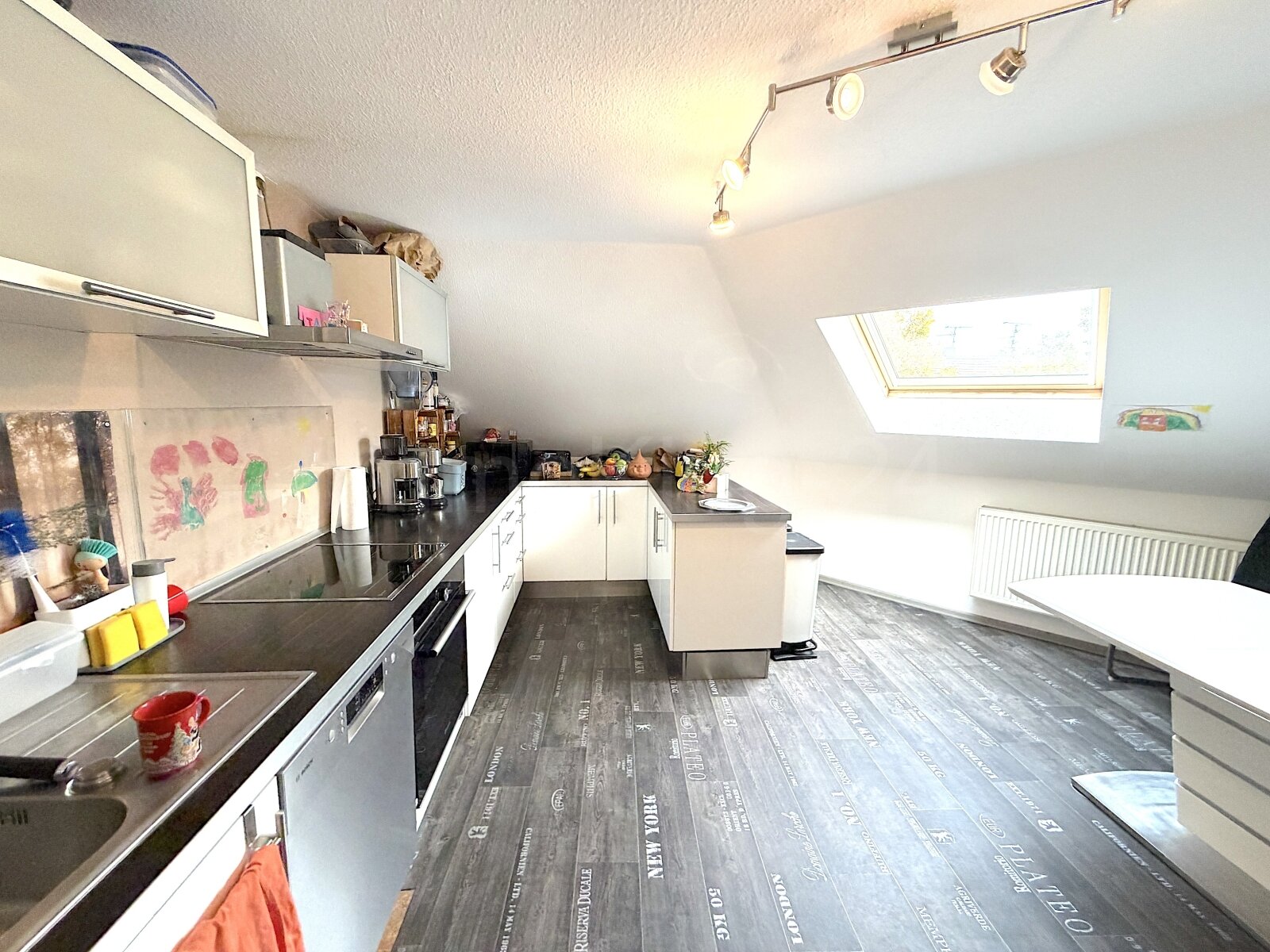 ++ SANIERTES MEHRFAMILIENHAUS MIT GEWERBE IN ZENTRALER LAGE! ++