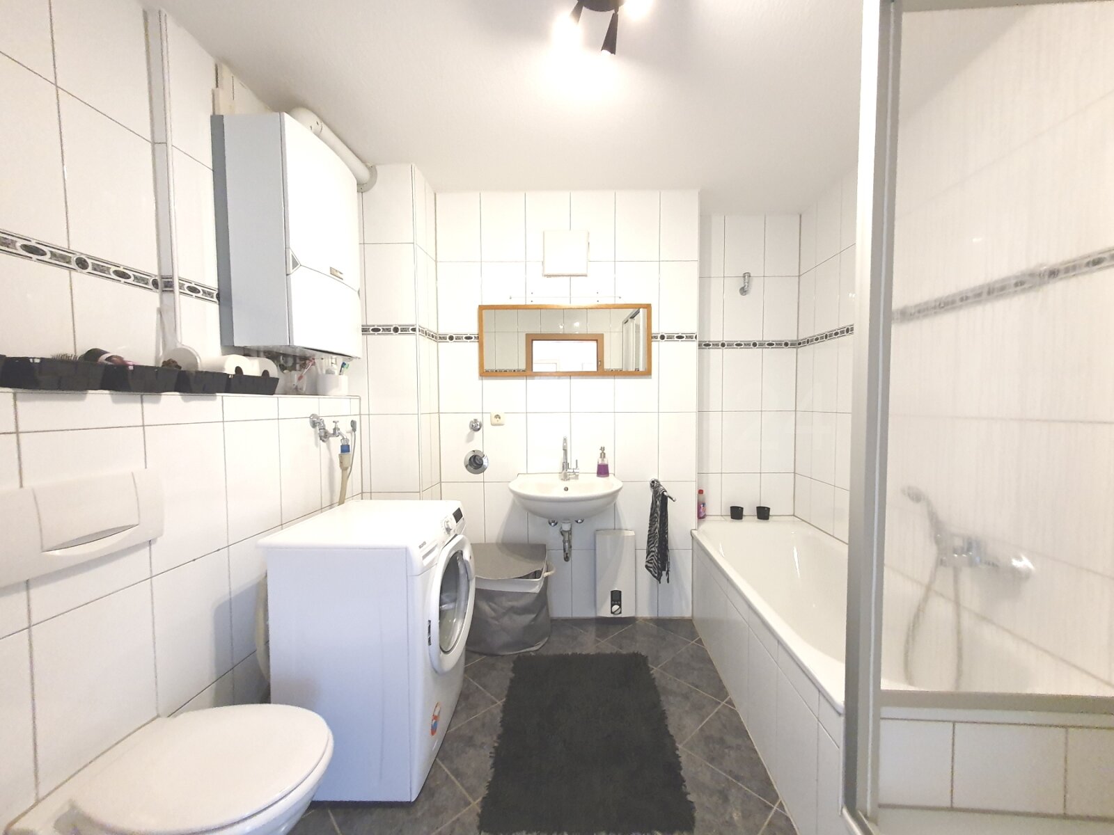 ++ HOCHWERTIGES DREIFAMILIENHAUS + TOP AUSSTATTUNG + 3 CARPORTS IN GUTER LAGE!! ++