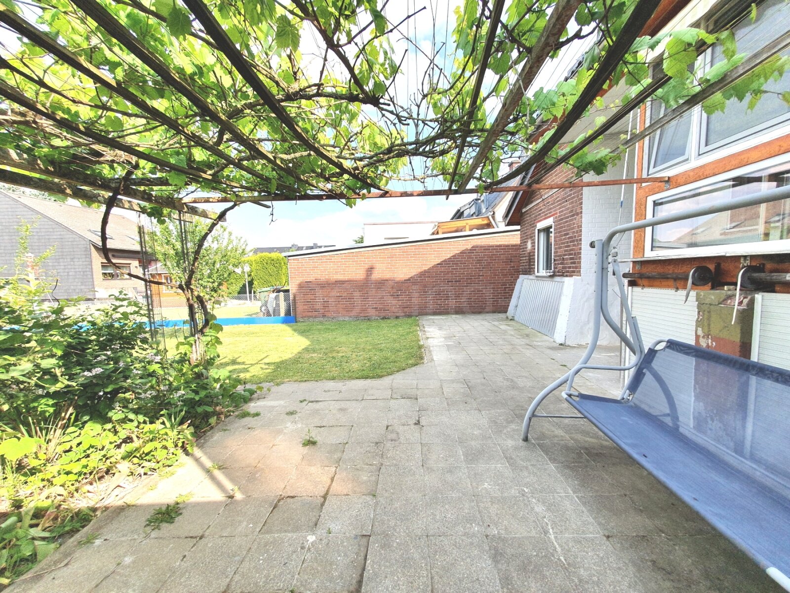 ++ FREISTEHENDES EINFAMILIENHAUS + DOPPELGARAGE + GARTEN IN RUHIGER LAGE!! ++