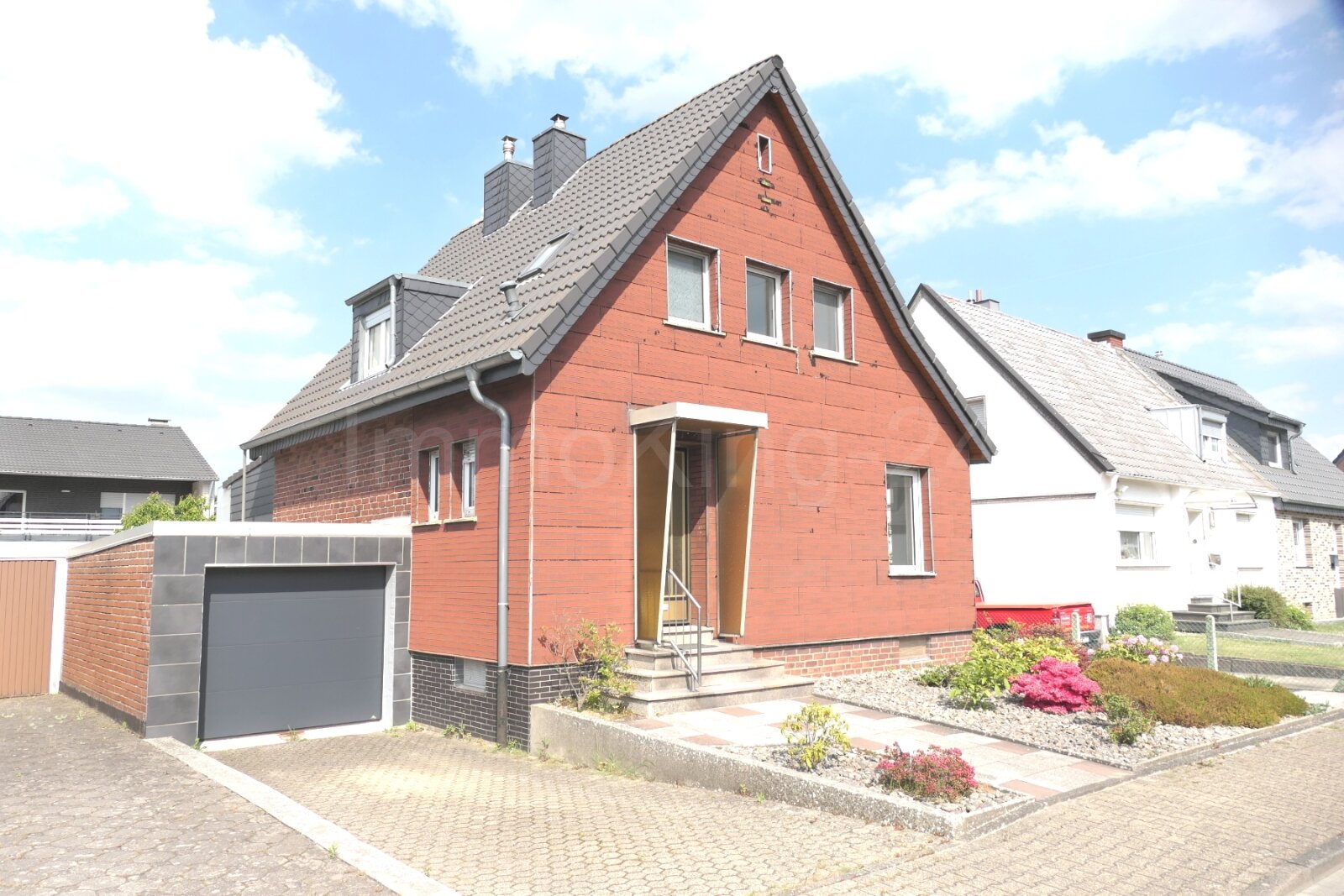 ++ FREISTEHENDES EINFAMILIENHAUS + DOPPELGARAGE + GARTEN IN RUHIGER LAGE!! ++