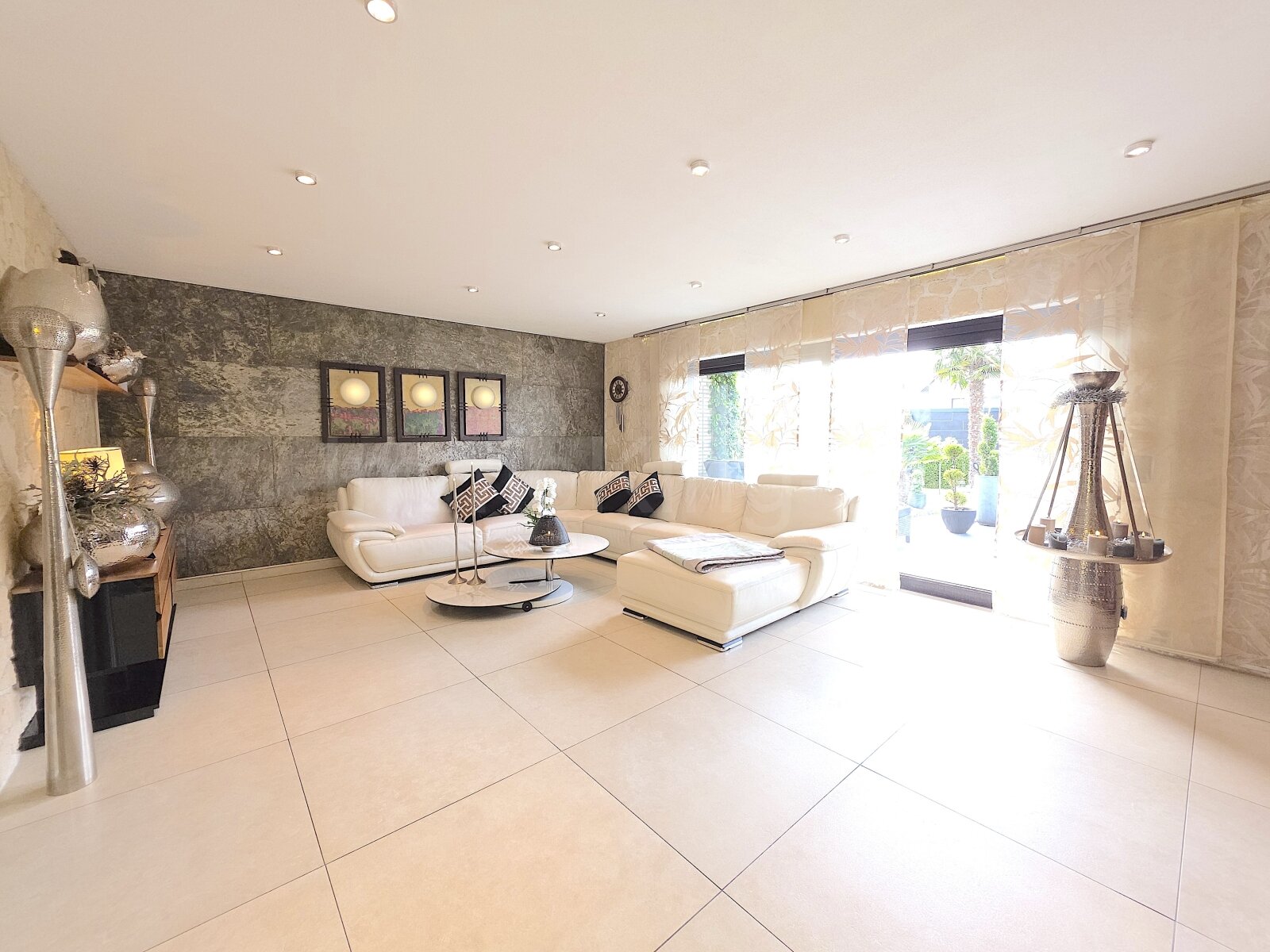 ++ MODERNES UND HOCHWERTIGES EINFAMILIENHAUS IN TOP WOHNLAGE VON MARIAWEILER!! ++