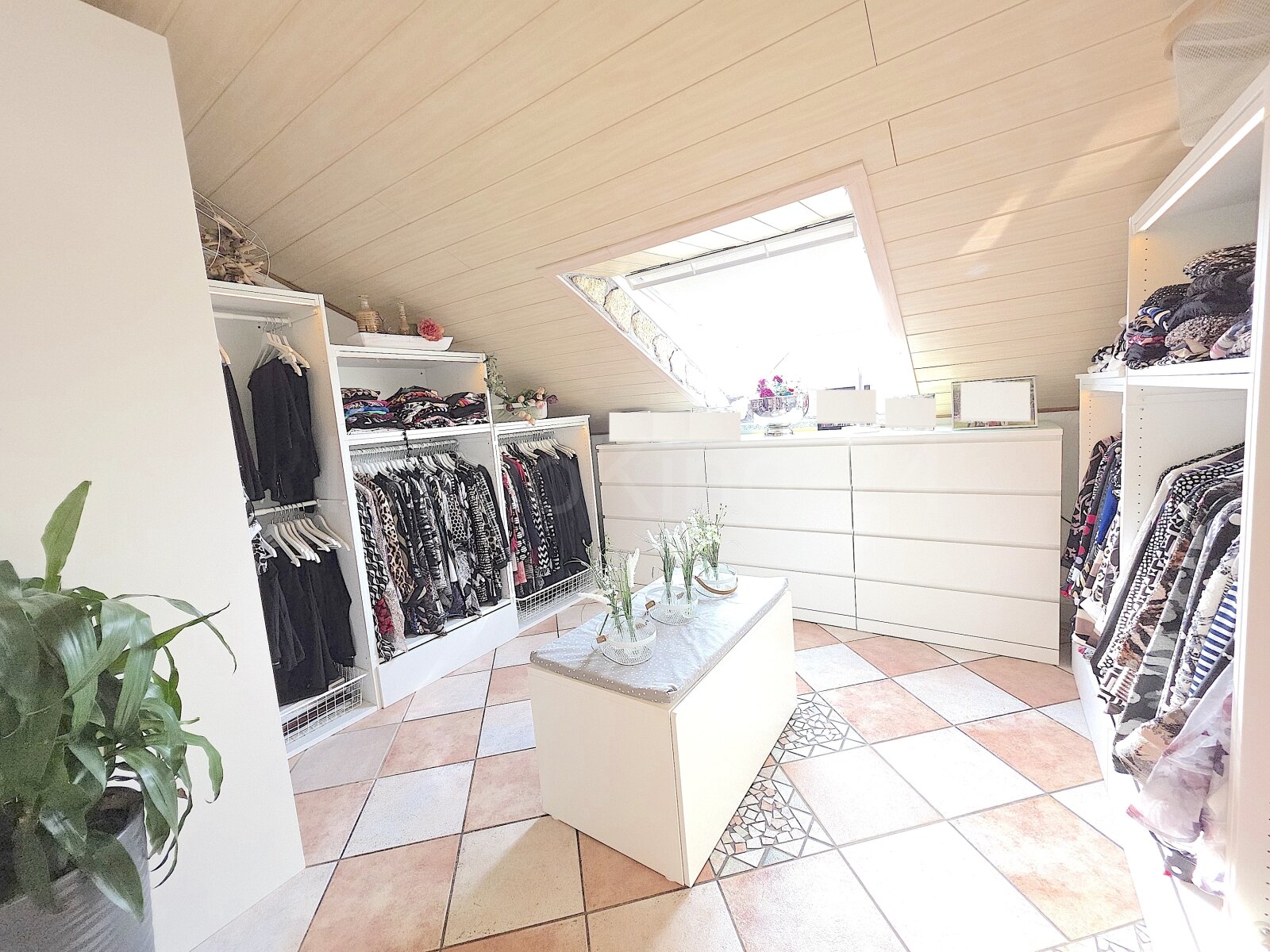 ++ MODERNES UND HOCHWERTIGES EINFAMILIENHAUS IN TOP WOHNLAGE VON MARIAWEILER!! ++