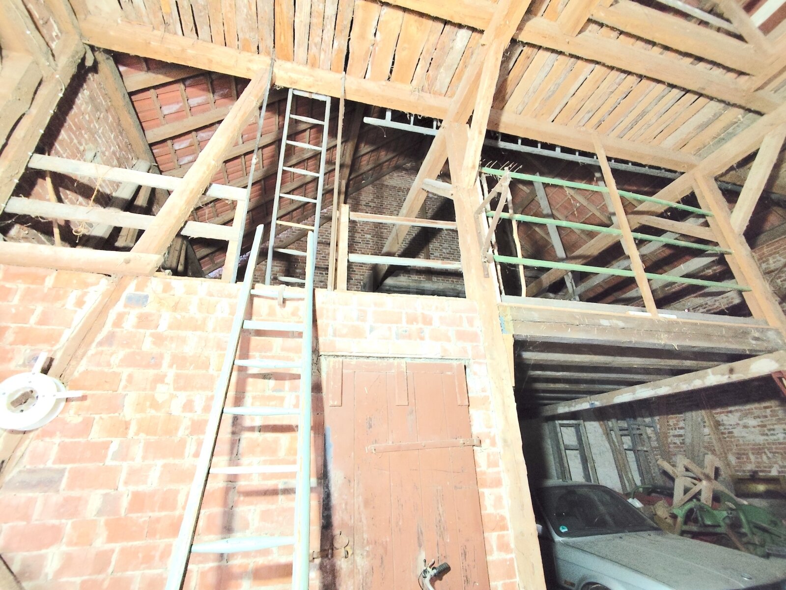 ++ HOCHWERTIGES EINFAMILIENHAUS INKL. SCHEUNE UND AUSBAUPOTENTIAL IN GUTER LAGE! ++