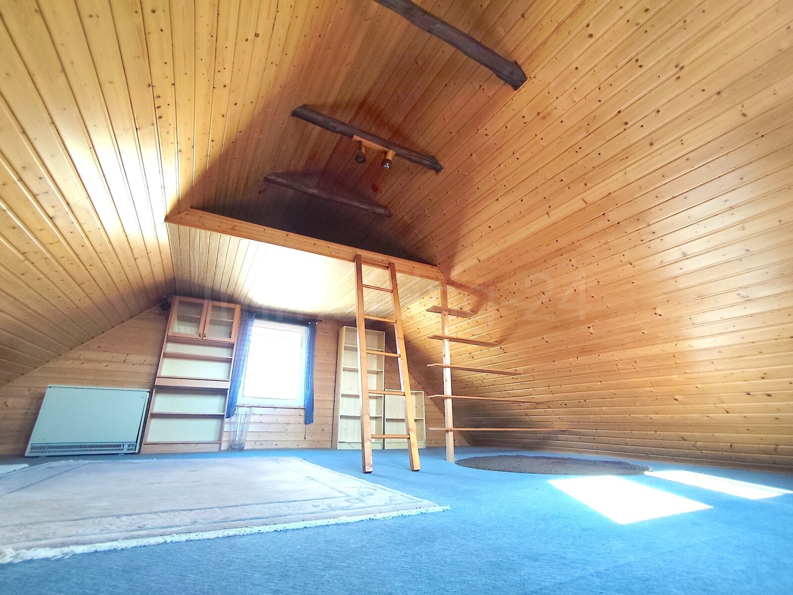 MASSIVES EINFAMILIENHAUS IN GUTER LAGE VON WARBURG!