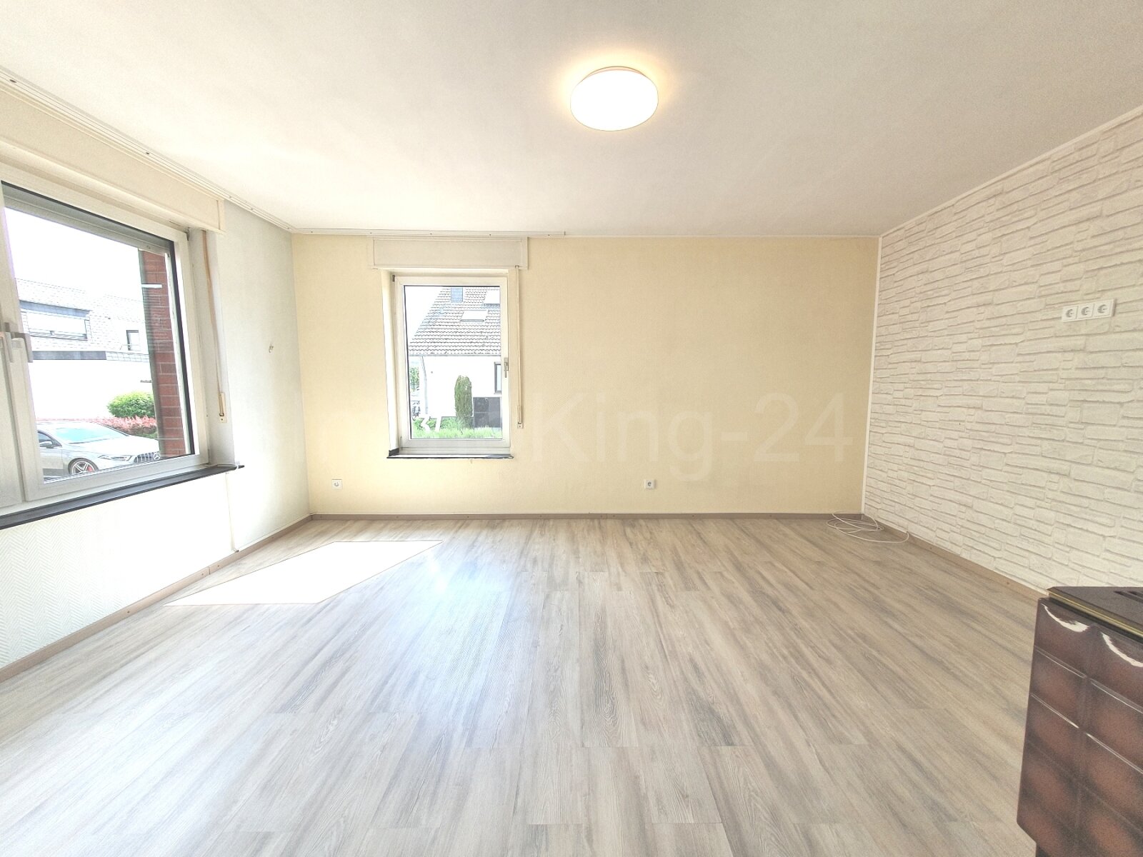 ++ MODERNISIERTES EINFAMILIENHAUS + DOPPELGARAGE + GARTEN IN RUHIGER LAGE!! ++