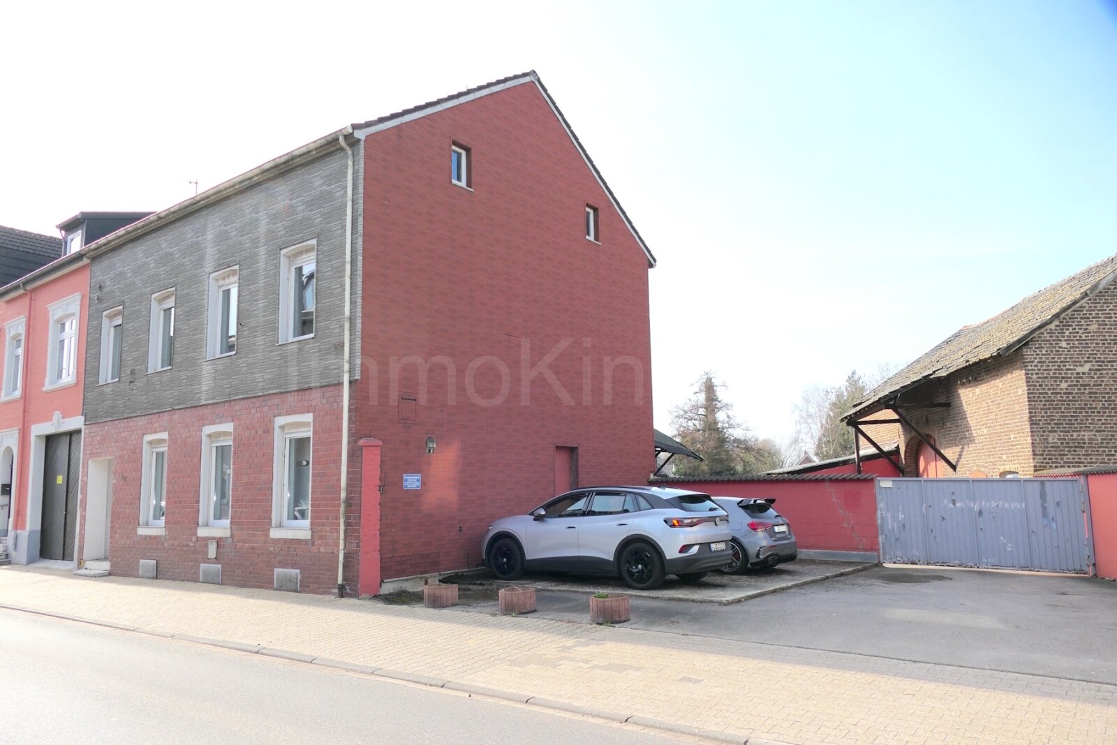 ++ IDEAL FÜR TIERLIEBHABER! MODERNISIERTE HOFANLAGE + STALLUNGEN + WEIDEFLÄCHE!!! ++