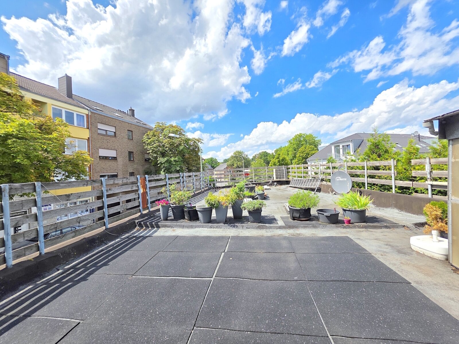 ++ MODERNISIERTES EINFAMILIENHAUS + SONNENTERRASSE + GEWERBE IN GUTER LAGE!! ++
