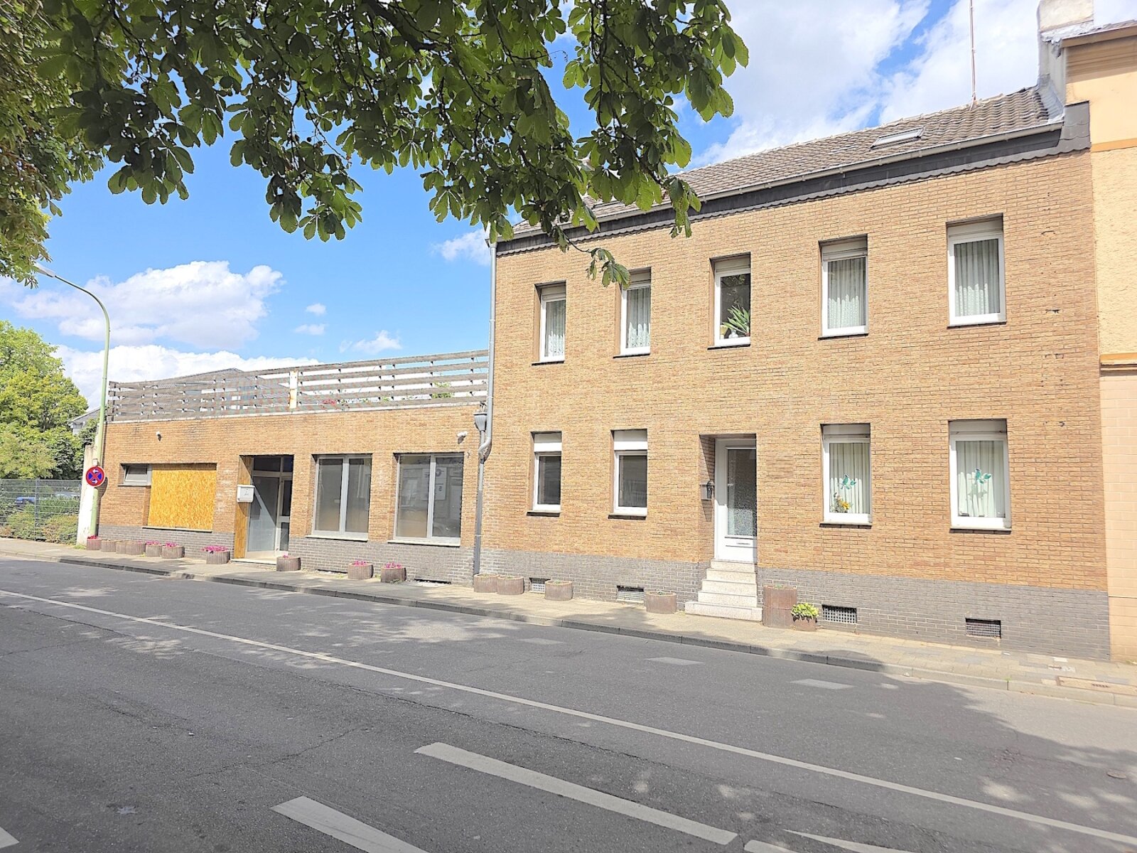++ MODERNISIERTES EINFAMILIENHAUS + SONNENTERRASSE + GEWERBE IN GUTER LAGE!! ++