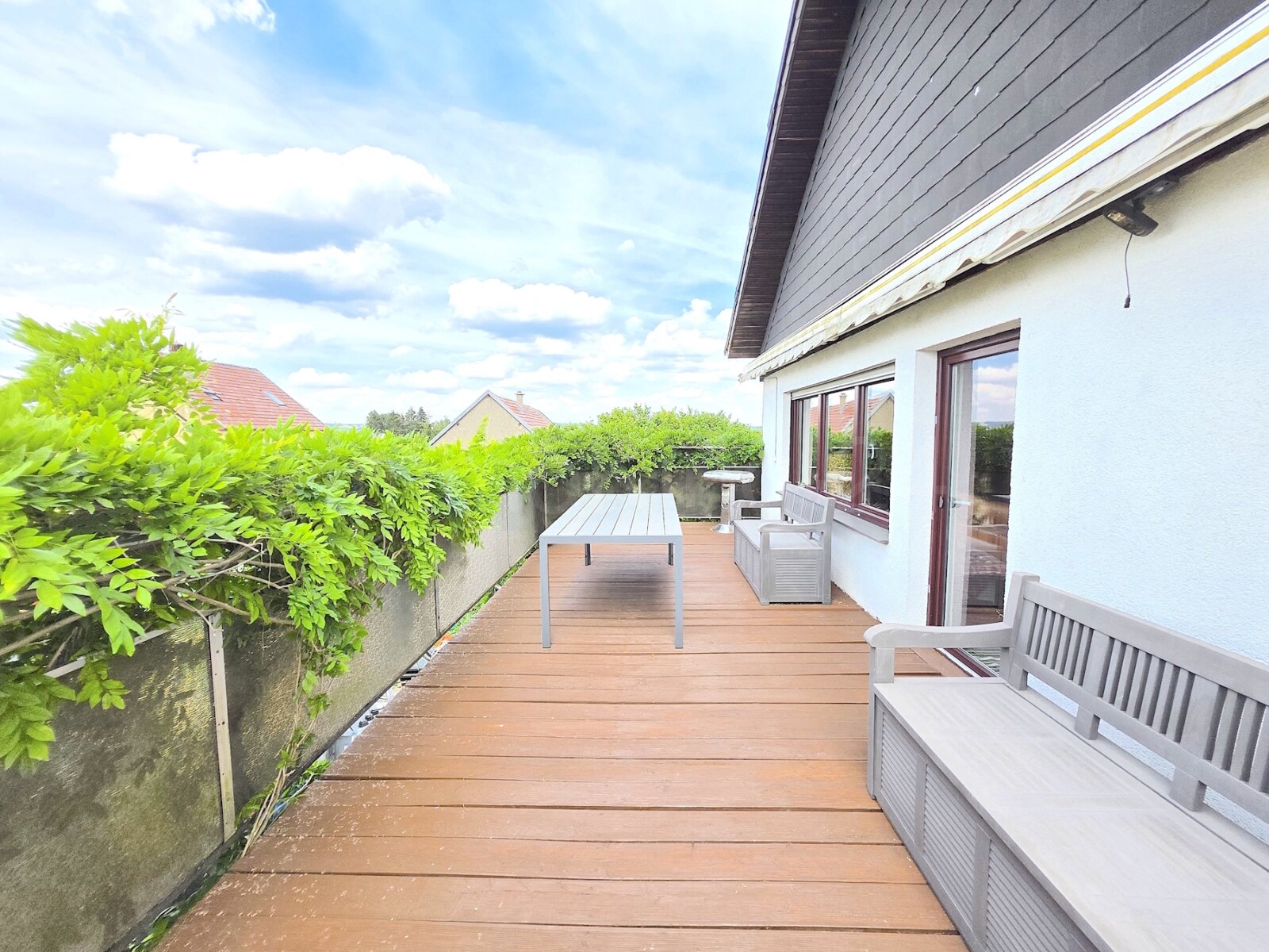 ++ MASSIVES 2-3 FAMILIENHAUS + VIERERCARPORT + BAULAND IN RUHIGER LAGE! ++