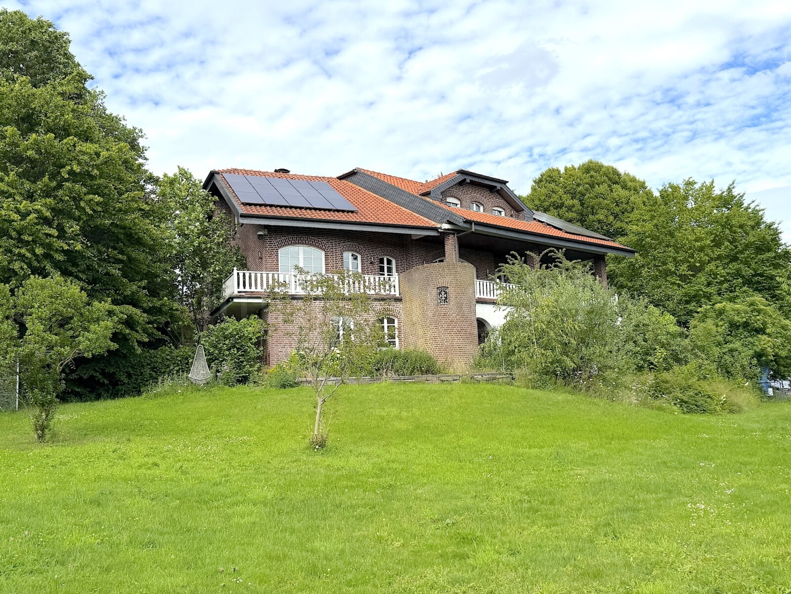 +++ FREISTEHENDES HAUS IN BESTER LAGE! ++ EINLIEGERWOHNUNG UND PANORAMABLICK INKLUSIVE! +++
