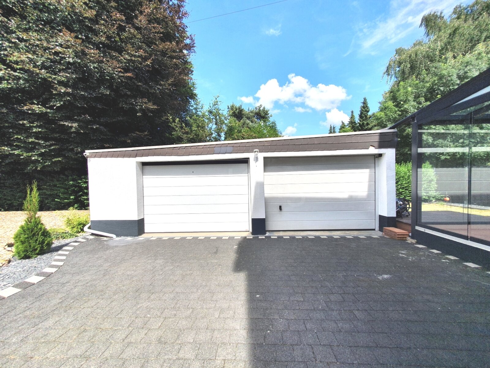 ++ HOCHWERTIGES DREIFAMILIENHAUS + GARTEN IN GUTER LAGE!! TOP KAPITALANLAGE! ++