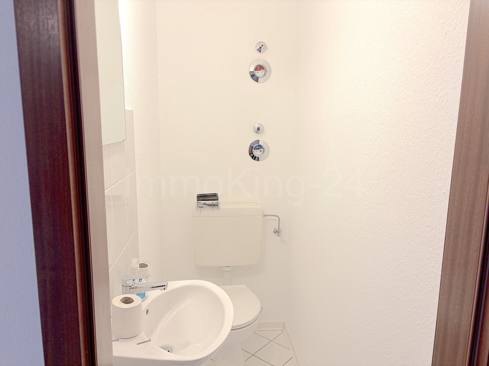 TOP RENOVIERTE ERDGESCHOSSWOHNUNG ++ GUTE LAGE ++ INKL. 2 STELLPLÄTZEN! ++