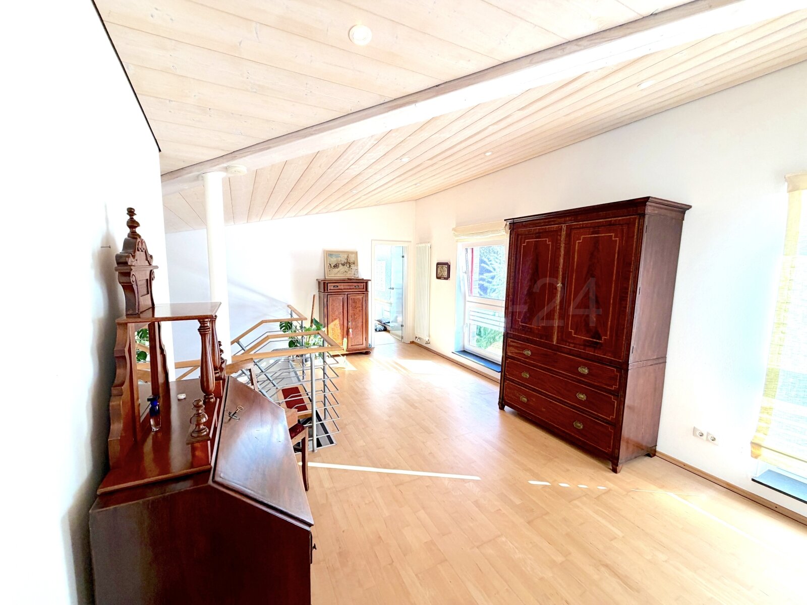 FREISTEHENDES DESIGNHAUS MIT OFFENER GALERIE ++ TRAUMAUSSICHT INKLUSIVE!