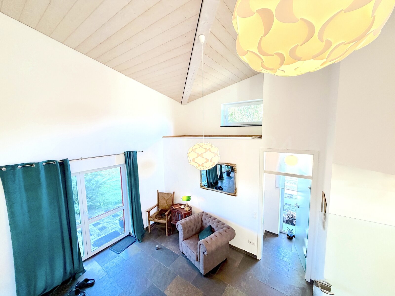 FREISTEHENDES DESIGNHAUS MIT OFFENER GALERIE ++ TRAUMAUSSICHT INKLUSIVE!
