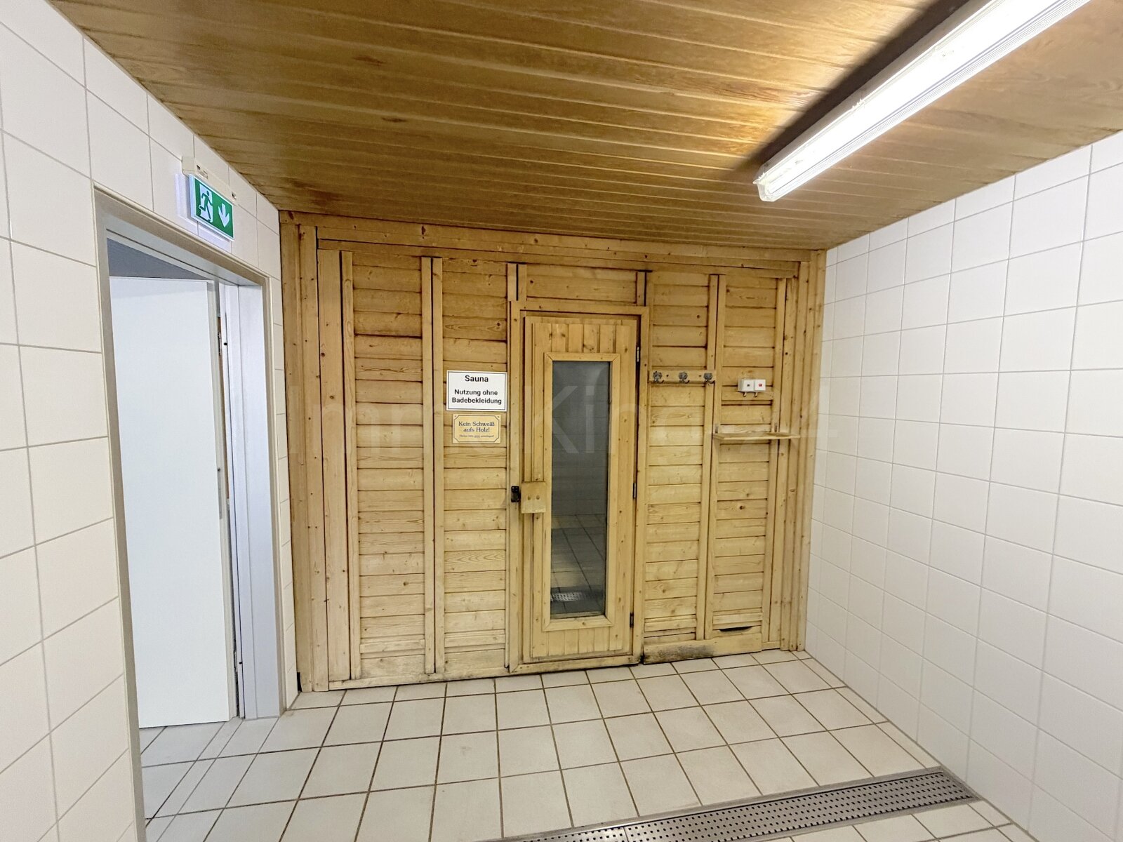 ++ SOLIDE EIGENTUMSWOHNUNG IN ZENTRALER LAGE! ++ INKL. TIEFGARAGEN STELLPLATZ! ++