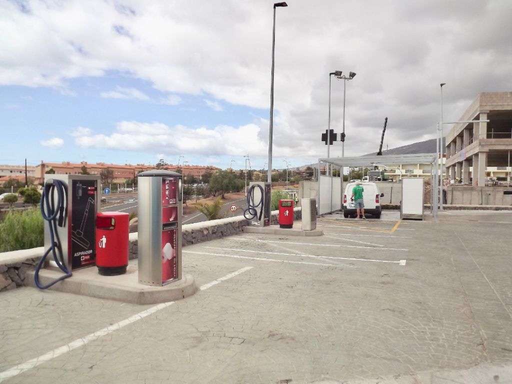 TENERIFFA: ++ NEUBAU UND WEITERES BAULAND ++ TANKSTELLE ++ RESTAURANT ++ APOTHEKE ++ CAFETERIA