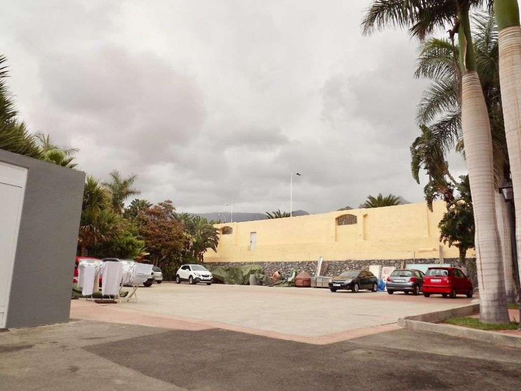 TENERIFFA: ++ NEUBAU UND WEITERES BAULAND ++ TANKSTELLE ++ RESTAURANT ++ APOTHEKE ++ CAFETERIA