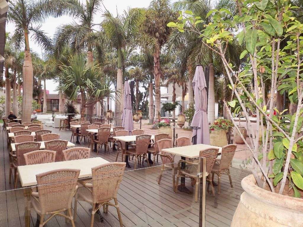 TENERIFFA: ++ NEUBAU UND WEITERES BAULAND ++ TANKSTELLE ++ RESTAURANT ++ APOTHEKE ++ CAFETERIA