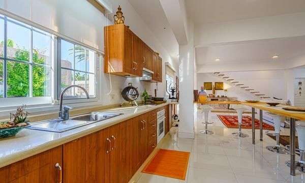 TENERIFFA - PLAYA DE LA ARENA: HOCHWERTIGES DOPPELHAUS MIT BESTER AUSSTATTUNG UND VIELEN DETAI