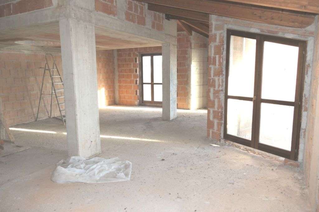 NAHE PERUGIA: ++ TOP ROHBAU WARTET AUF FERTIGSTELLUNG + TIEFGARAGE IN TRAUMLAGE! ++