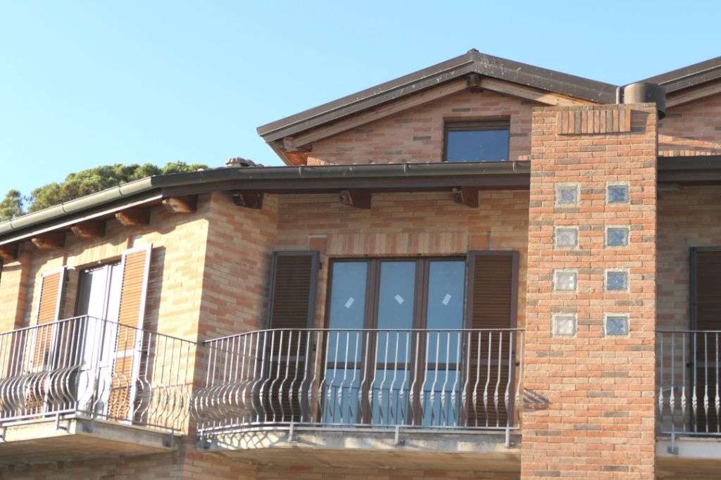 NAHE PERUGIA: ++ TOP ROHBAU WARTET AUF FERTIGSTELLUNG + TIEFGARAGE IN TRAUMLAGE! ++